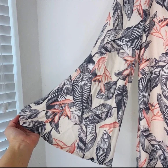 Dress Forum mini tropical print dress Graypeach Lena bell sleeve floral size M - Picture 5 of 10